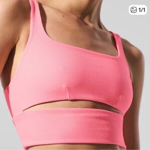 ALO Yoga Neon Bubblegum Slit Bra small Excellent Condition